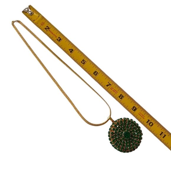 Green Rhinestone Encrusted Necklace Disc Pendant Circle Emerald Gold Tone Vtg - Picture 2 of 16